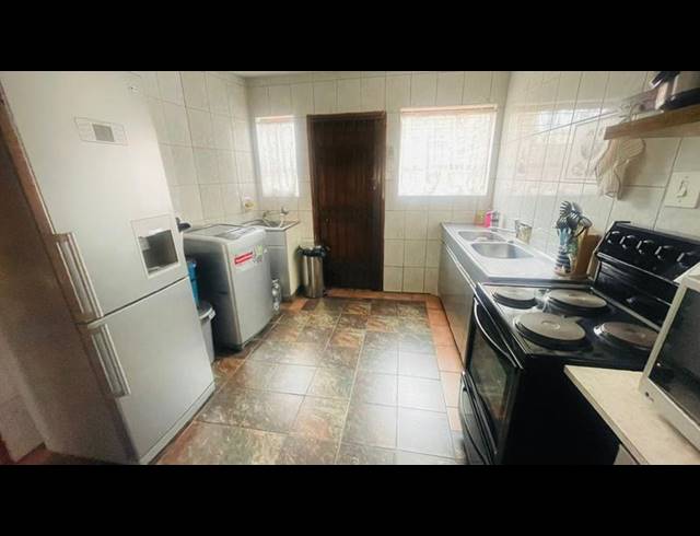 3 BEDROOM TOWNHOUSE FOR SALE IN VANDERBIJLPARK CE 3